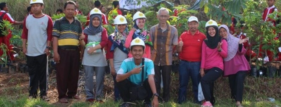 Kegiatan penanaman 100 pohon di Desa Wlahar Wetan