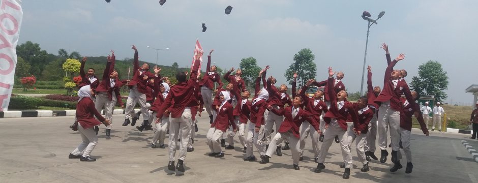 Kunjungan siswa smk aryasata ke Bengkel industri Toyota
